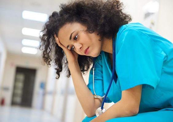 Young doctors who work long hours are at greater risk of developing mental health problems.