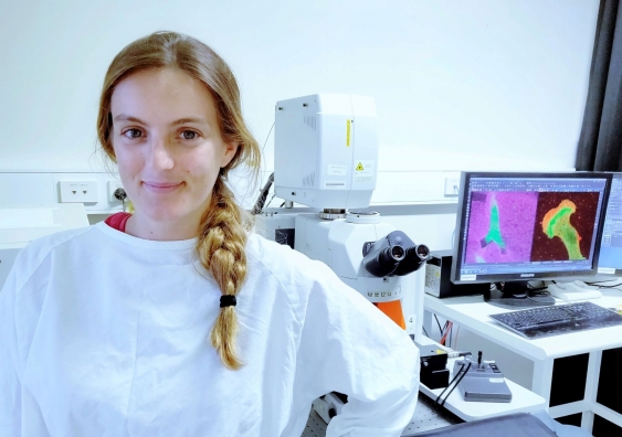 Scientia PhD scholar Maria Lastra Cagigas working in the Cellular and Genetic Medicine Unit laboratory at UNSW