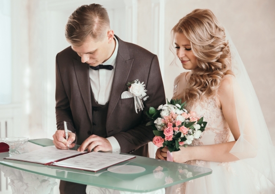 signing marriage contract