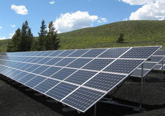 solar-panel-array-1591350_1280.jpg