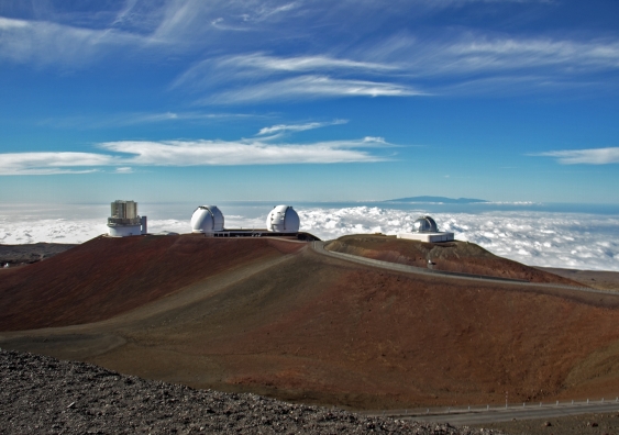 some_of_the_telescopes_currently_atop_mauna_kea._flickr.cucombrelibre.jpg