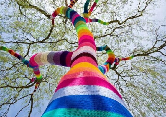 Street art yarn crochet 1 comments 1