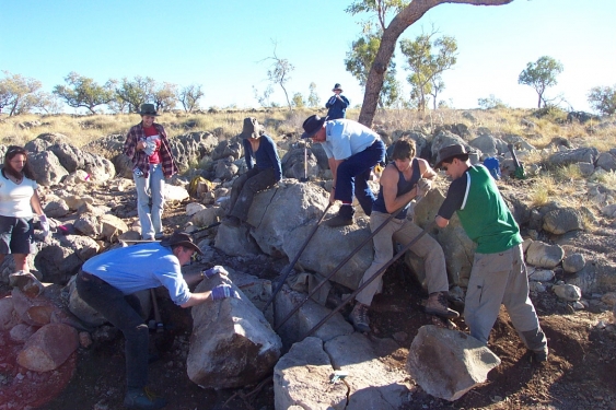 UNSW Riversleigh excavating team