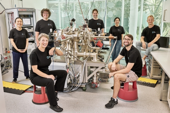 seven_members_of_the_silicon_quantum_computing_in_the_laboratory_.jpg