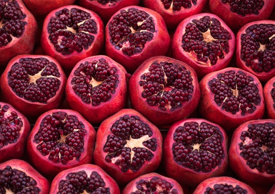 Pomegranates contain high concentrations of antioxidant compounds which play an important role in preventing neurodegenerative disease. (Photo: Shutterstock).