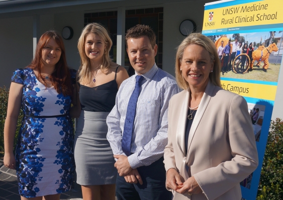 (l-r) Fourth year medical students Madeline Burrell and Rebekah Beattie with Head of the Griffith campus Dr Damien Limberger and Senator Fiona Nash