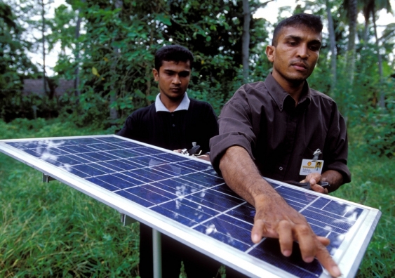 Solar panels used for lighting village homes in Sri Lanka. Image: DSA0020SLA World Bank / Flickr CC BY-NC-ND 2.0
