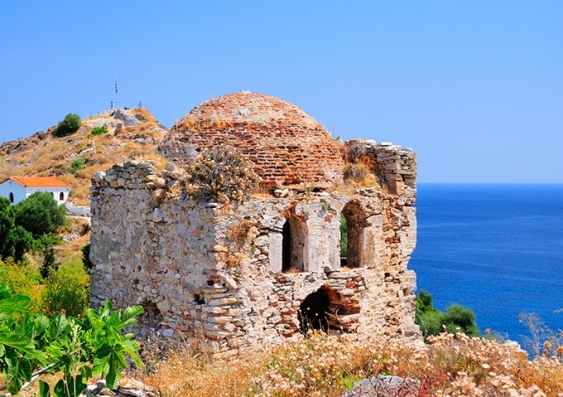 The ruins in Kastro, an old metropolis of the Greek island Skiathos, appear to resemble a face. Photo: Shutterstock