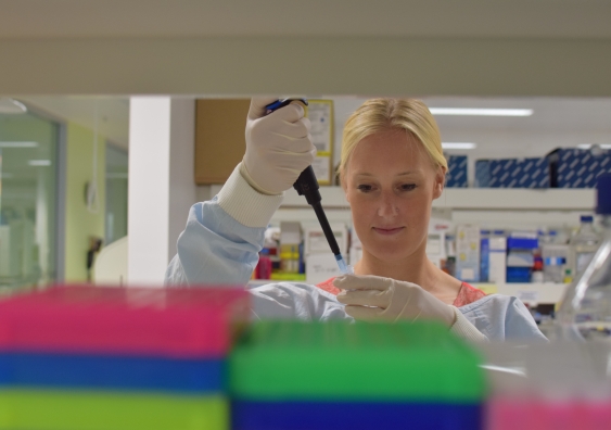 PhD student Claire Henry analysing ovarian cancer tissue at at UNSW’s Lowy Cancer Research Centre.