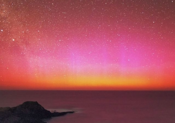 Aurora Australis as seen from Victoria. Alex Cherney, Terrastro Gallery, Author provided