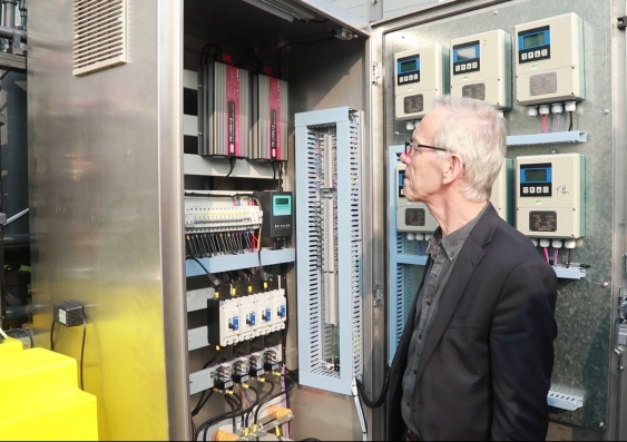Scientia Professor David Waite with the third generation MCDI that was built by CTET in China.