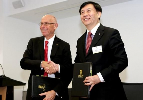The student mobility agreement was signed as part of SJTU Council Chair Jiang Sixian’s visit to UNSW. Pictured with Vice-Chancellor Fred Hilmer.