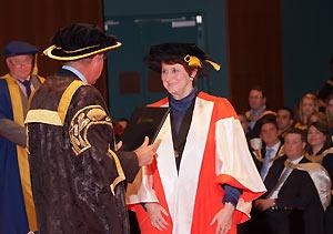 Susan Ryan receives her honorary doctorate from Chancellor David Gonski