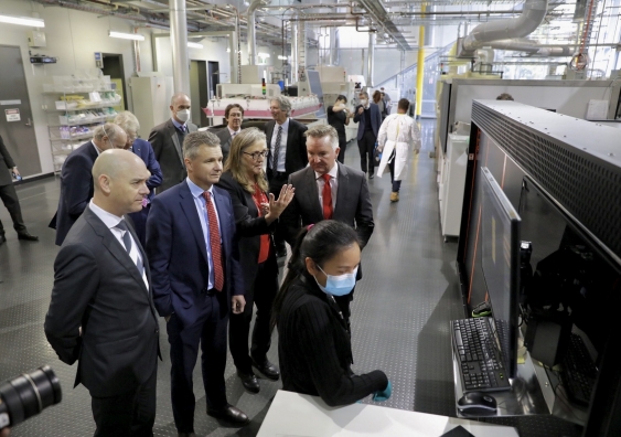 ARENA CEO Darren Miller,  Member for Kingsford Matt Thistlethwaite, UNSW Professor Renate Egan and Minister for Climate Change and Energy Chris Bowen at the Solar Industrial Research Facility, UNSW Sydney. Photo: UNSW