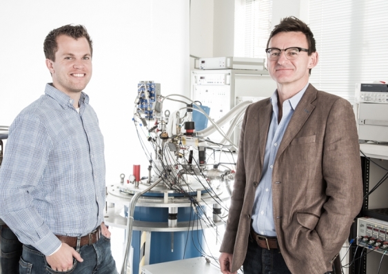 Lead author Menno Veldhorst (left) and project leader Andrew Dzurak (right) in the UNSW laboratory where the experiments were performed.