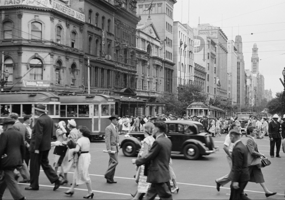 Streetscenes, Melbourne, 1950. Mark Strizic/State Library of Victoria.
