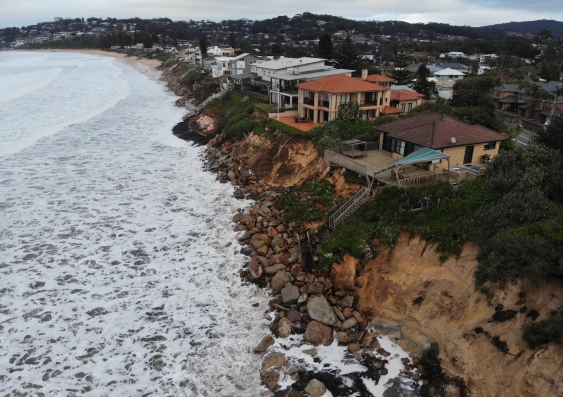 Beaches on the southeast coast of Australia narrow during prolonged La Niña, while they widen – or accrete – during El Niño periods. Photo: Water Research Laboratory.
