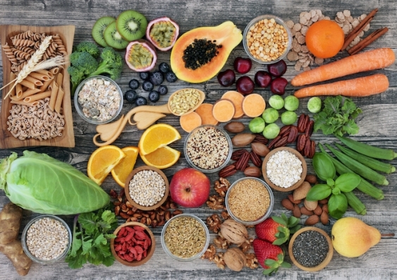 Green vegetables, nuts and berries are among the foods that could improve our brain function. Photo: Shutterstock