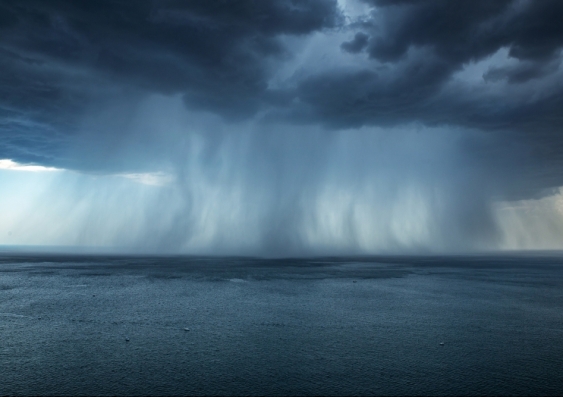 The water cycle leaves a signature on the ocean salt pattern – and by measuring these patterns, researchers can trace how the cycle changes over time. Photo: Shutterstock.