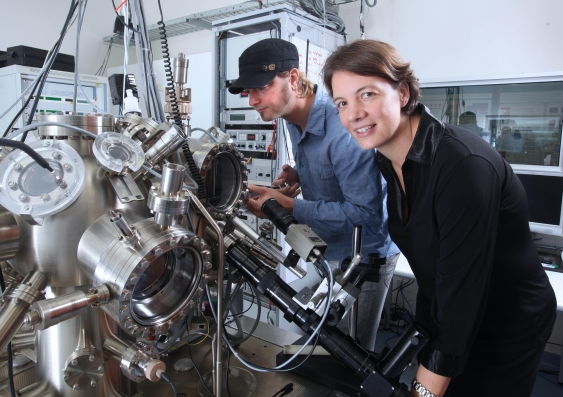 Michelle Simmons and Bent Webber at the ARC Centre for Quantum Computation and Communication Technology