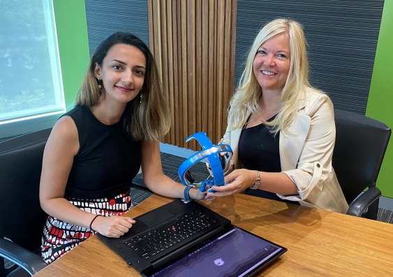 Dr Negin Hesam-Shariati and Associate Professor Sylvia Gustin are working on a NHMRC funded project that will teach people to gain control over their brain rhythms to treat chronic pain. Photo: UNSW Sydney.