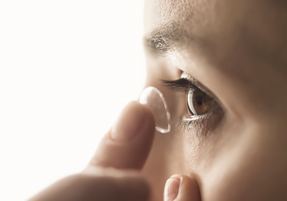Reusable contact lens use is associated with higher risk of a rare, sight-threatening eye infection. Photo: iStock.