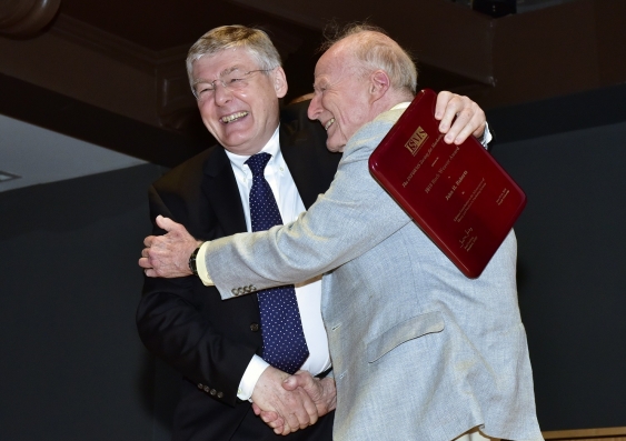 John Little, widely regarded as the father of marketing science, congratulates UNSW Professor John Roberts (left) on his Buck Weaver Award