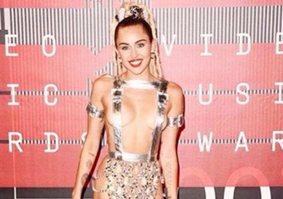 Miley Cyrus, ready to host the 2015 VMA’s. Instagram @mileycyrus