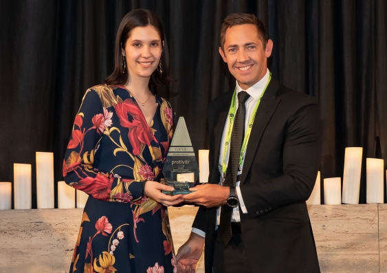 Monica Jovanov receiving the Protiviti Business & Consulting Award as part of the Top 100 Future Leader award.