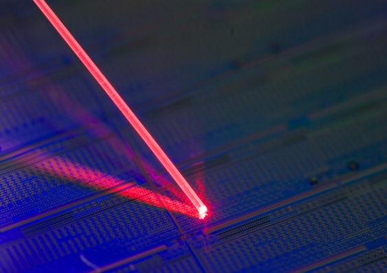 UNSW quantum research: Laser light addressing a single erbium atom in a silicon chip