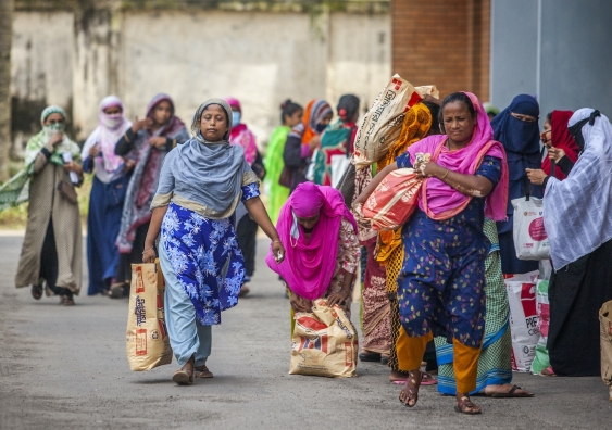 Returnee women migrant workers receive COVID-19 prevention packages across Bangladesh. Photo: Fahad Kaizer / UN Women.