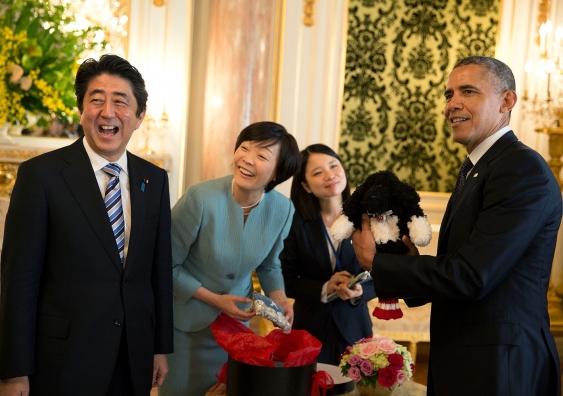 Barack Obama and Shinzō Abe open gifts at the White House in 2014. Official White House Photo by Pete Souza