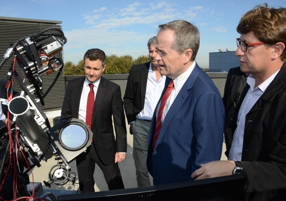 Opposition Leader Bill Shorten (centre) inspects UNSW's world record-setting photovoltaic technology, accompanied by Member for Kingsford Smith Matt Thistlethwaite (left), Professor Martin Green and Dr Mark Keevers. Photo Robert Largent.