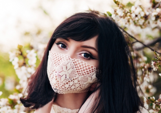 Face masks are becoming normalised and part of everyday life, even for brides. Image from Shutterstock