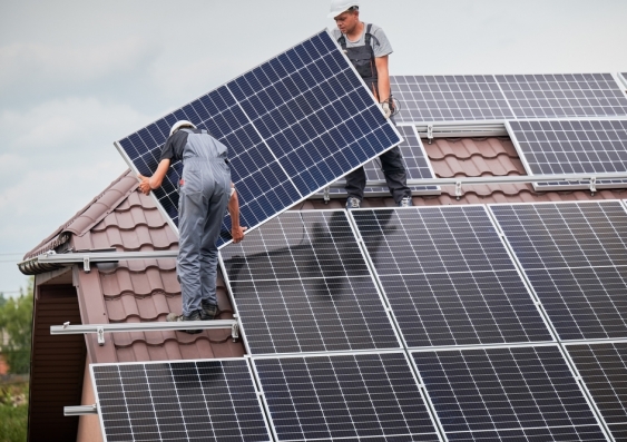 Around eight million tonnes of photovoltaic waste are estimated by the International Renewable Energy Agency to be produced globally by 2030 as solar panels come to the end of their life. That figure is expected to rise to 78 million tonnes by 2050. Image from Shutterstock