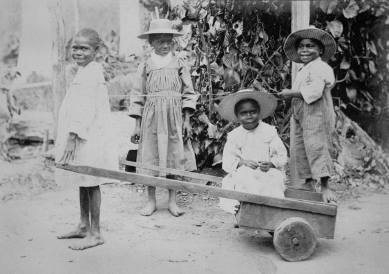 South Sea Islander children in Queensland, around 1902-05. Photo: Queensland State Library