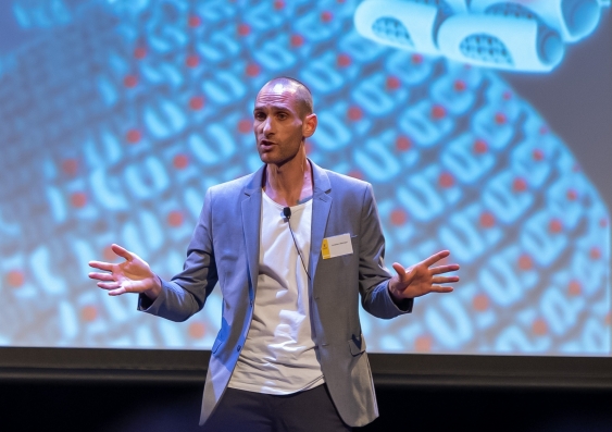Jonathan Berengut presenting his winning 3 Minute Thesis at the 2018 Final - entitled ‘Bio-Nano Robo-MoFos’