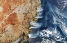 satellite image of bushfire smoke off eastern australia