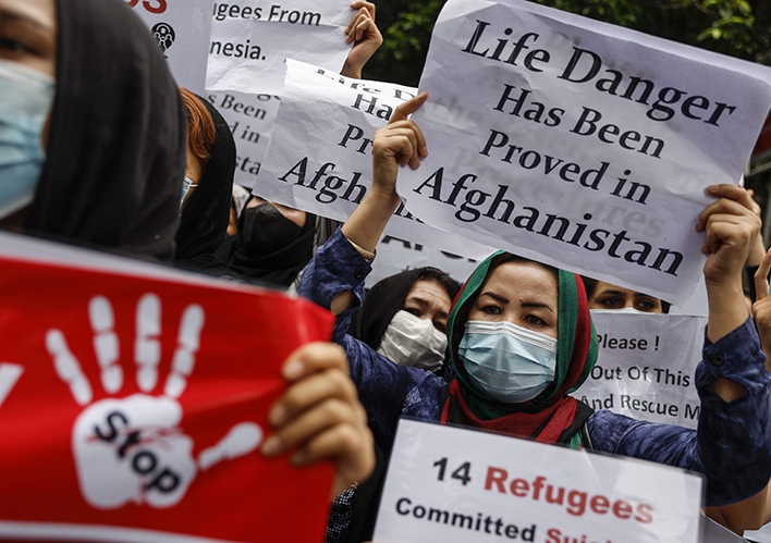 More than 150,000 Afghans have submitted applications for refugee and humanitarian visas to Australia since Kabul fell. Photo: MAST IRHAM/EPA