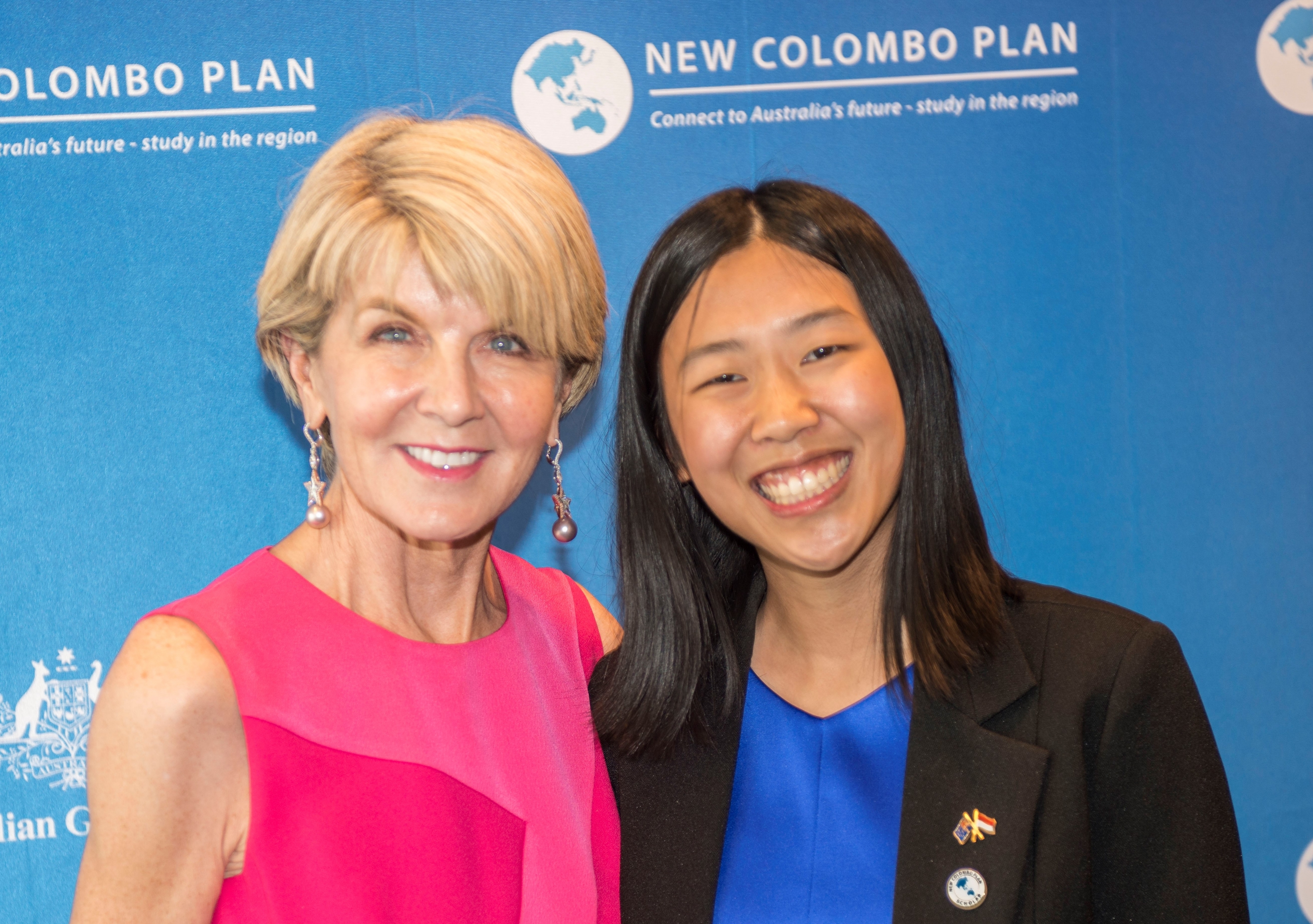 Then-Foreign Affairs Minister Julie Bishop with Jessica Cong at New Colombo Plan Scholarship award ceremony in 2018.