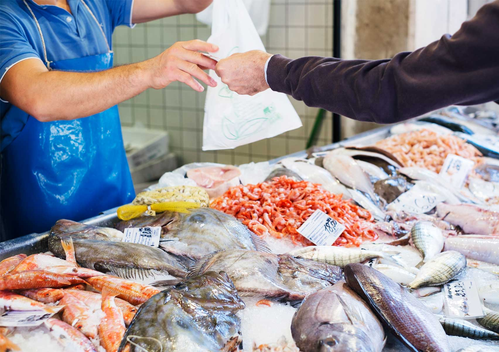 The long supply chain for seafood makes it vulnerable to various forms of fraud. Photo: Getty Images/Gary Yeowell